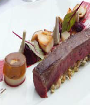 Reerug met kiemgroenten en peperportjus